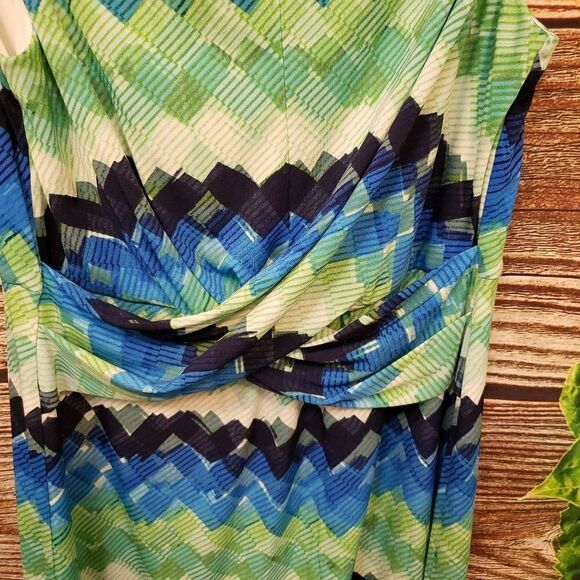 Donna Morgan multicolored Midi Dress scoop neck,  Size  :8 Sleeveless Preowned - Picture 3 of 7